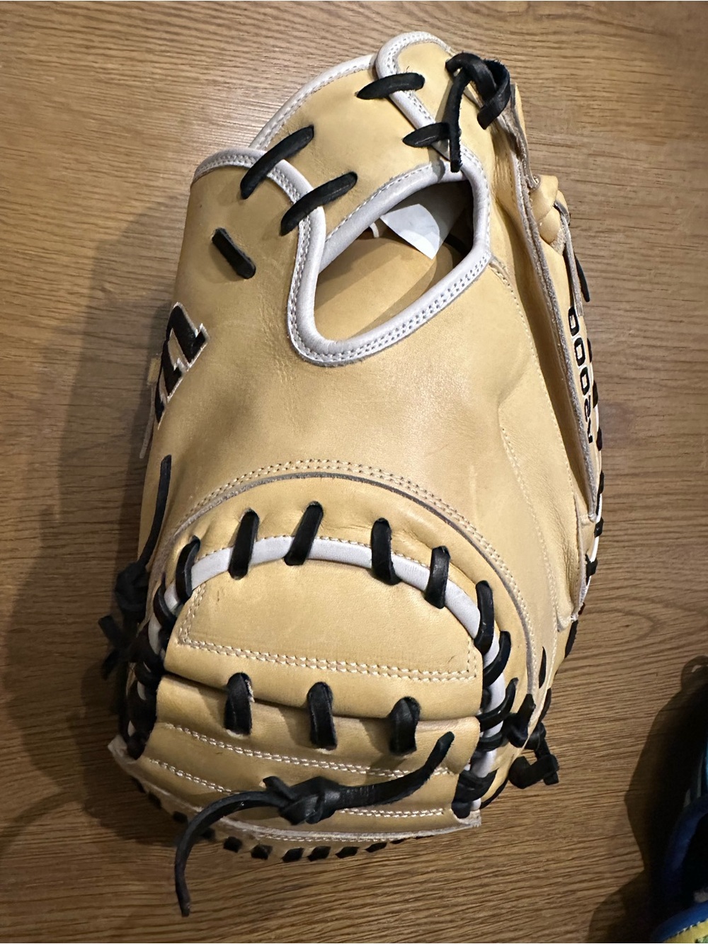 Wilson A2000 leather  baseball gloves pristine condition - Picture 2 of 10